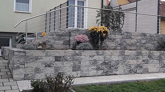 Mauern und Einfriedungen